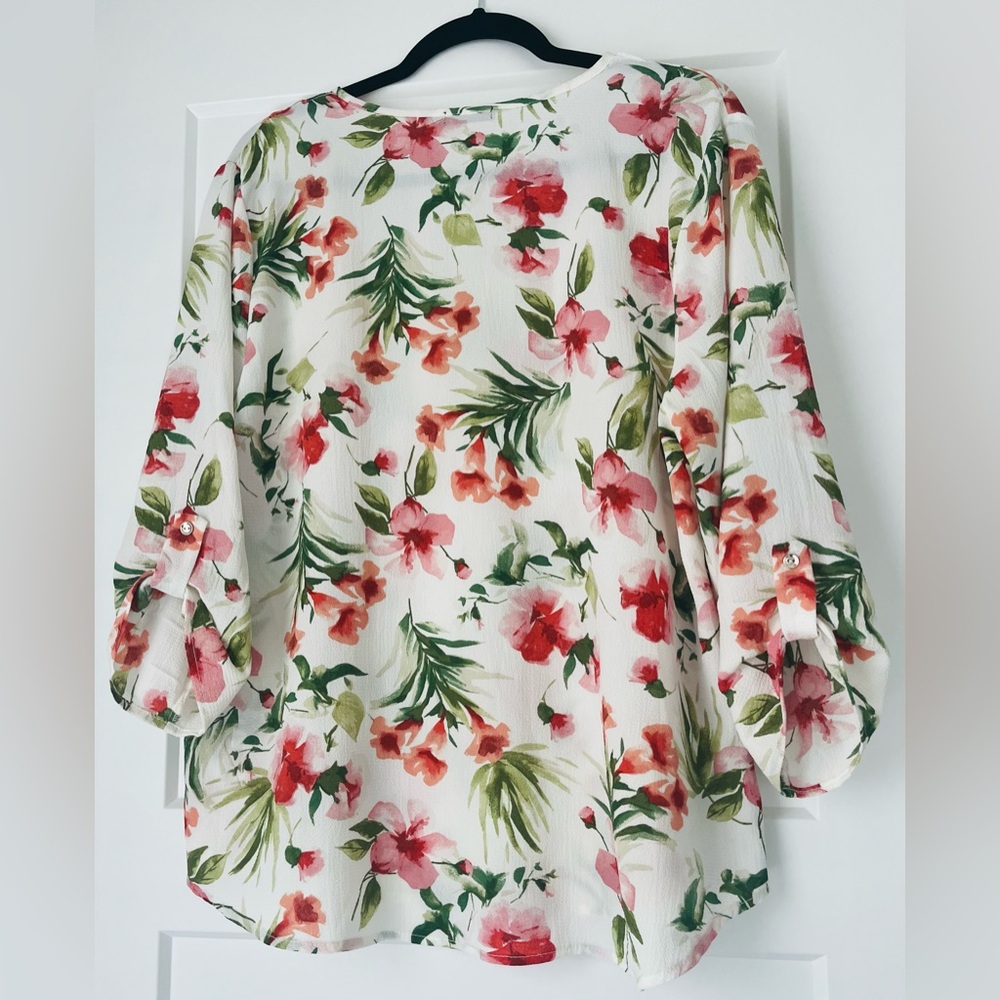 EUC Cure Floral Top with Pink, Peach & Green Accents with 3/4” Sleeves, Size XL - Picture 7 of 11